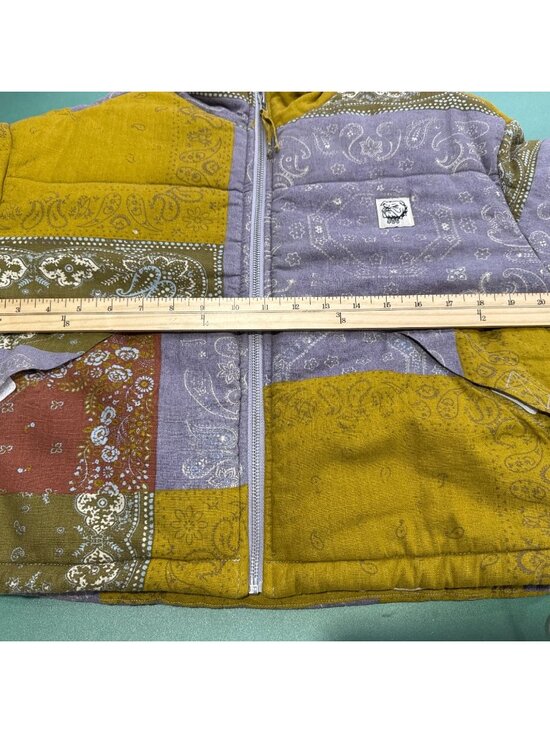 Urban Outfitters BDG Patchwork Puffer Jacket Bandana Print Multicolor Cropped Si - Picture 6 of 8
